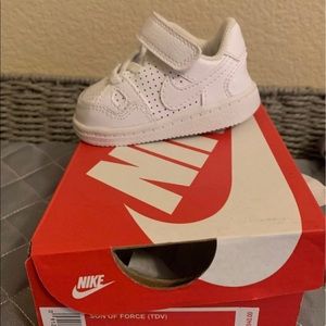 Size 2c Nike son of force sneakers